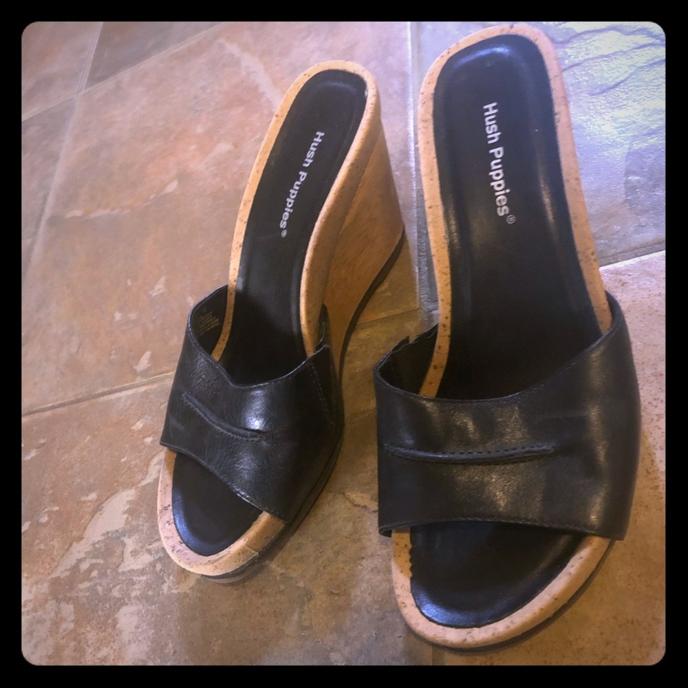 3for30$!! 
Hushpuppies wedge sandal 👡